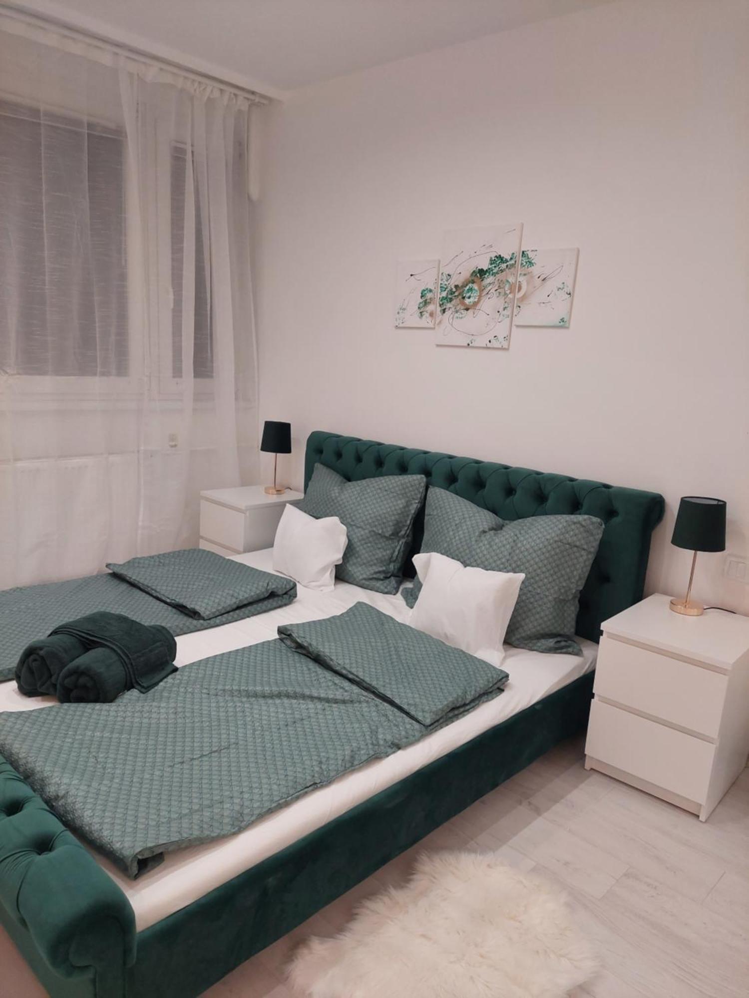 Emerald Apartman Apartment Сегед Екстериор снимка